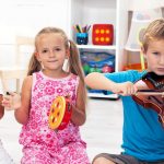 Роль музыкальных инструментов в развитии вашего ребенка