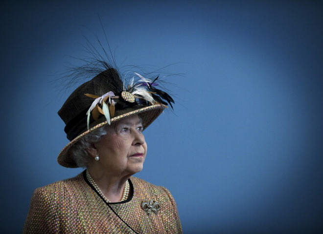 Все говорят: Королева Елизавета II передала свои полномочия принцу Чарльзу