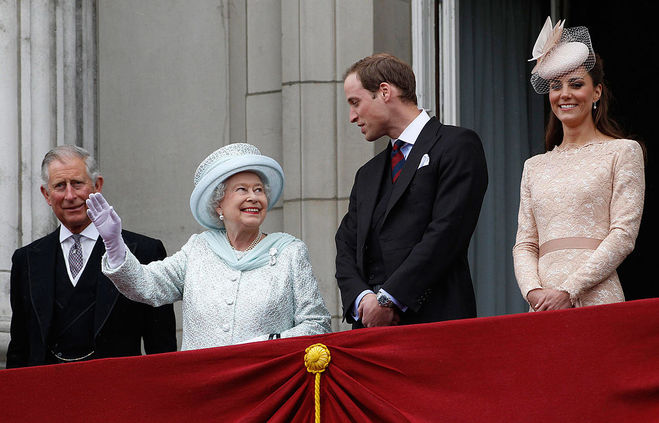 Все говорят: Королева Елизавета II передала свои полномочия принцу Чарльзу