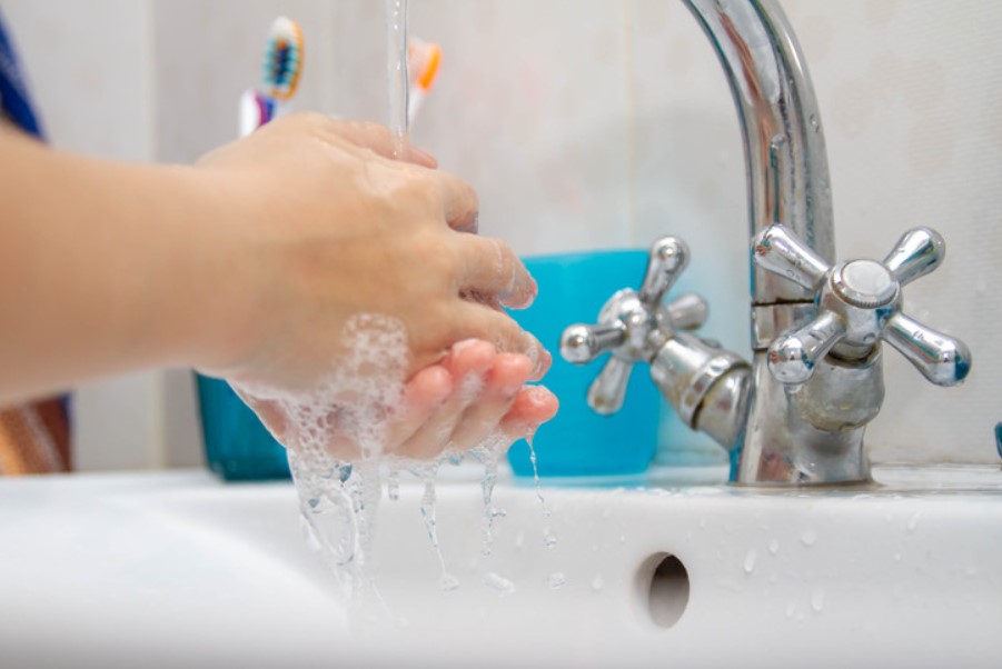 Гроза микробов: как научить ребенка мыть руки в эпоху коронавируса
