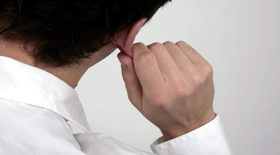 Чешский врач назвал заложенность ушей симптомом рака