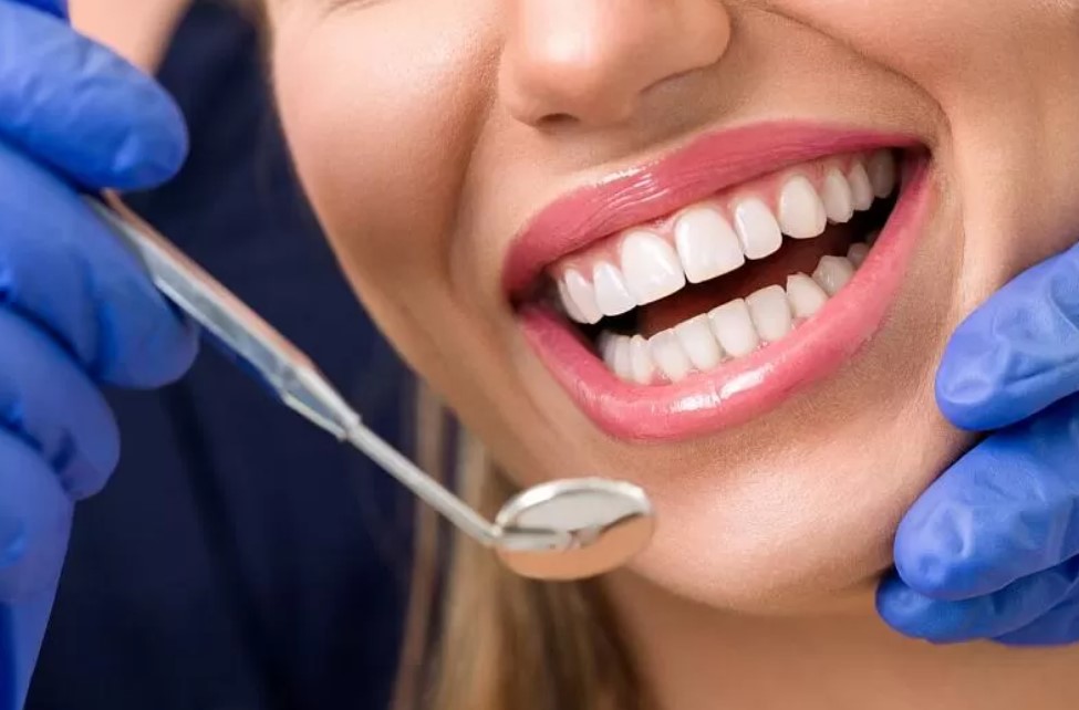 Стоматолог рассказал, чем опасны больные зубы для организма