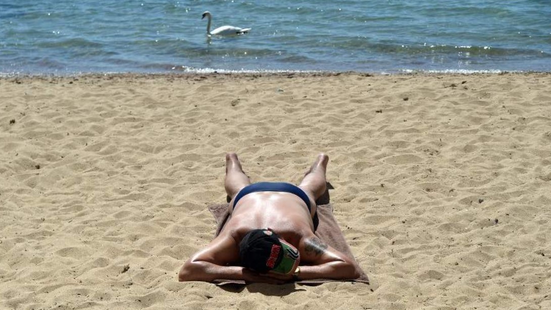 Онколог предупредил об опасности пребывания на солнце