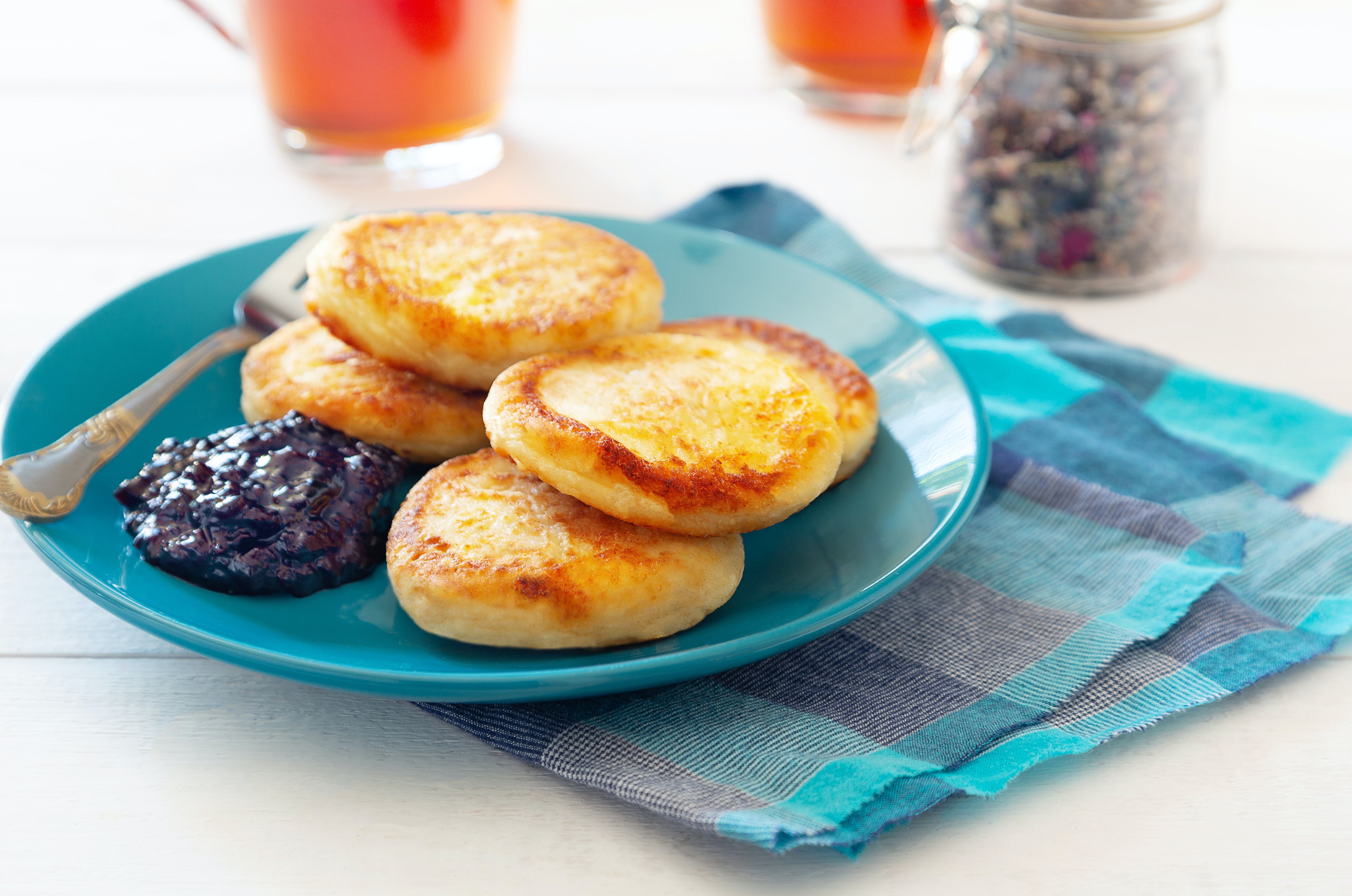 За уши не оттащишь, такие вкусные: как приготовить идеальные сырники на завтрак без яиц