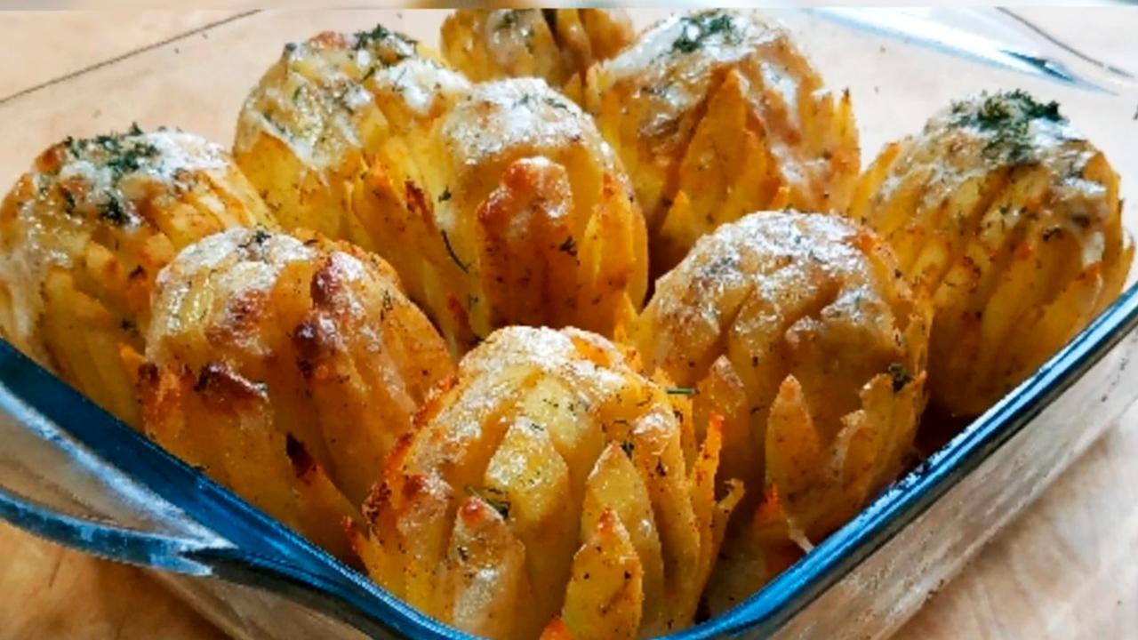Бита картопля в духовці: ароматне блюдо для всієї родини