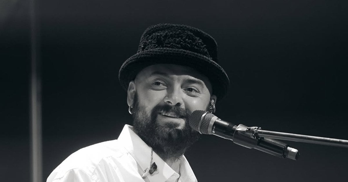 Обійняв хрест і не стримав емоцій: військовий привітав покійного ADAM з днем народження на могилі
