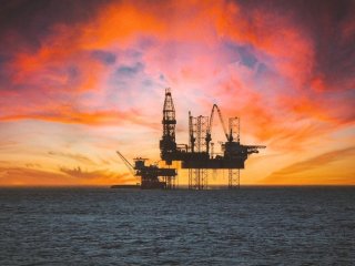 День нафтовика 2026: найкращі привітання у прозі, теплі побажання та яскраві картинки для працівників галузі