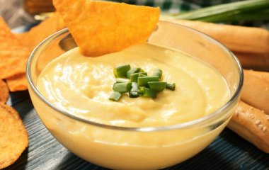 Как легко приготовить ароматный сырный соус: к макаронам, рыбке и овощам