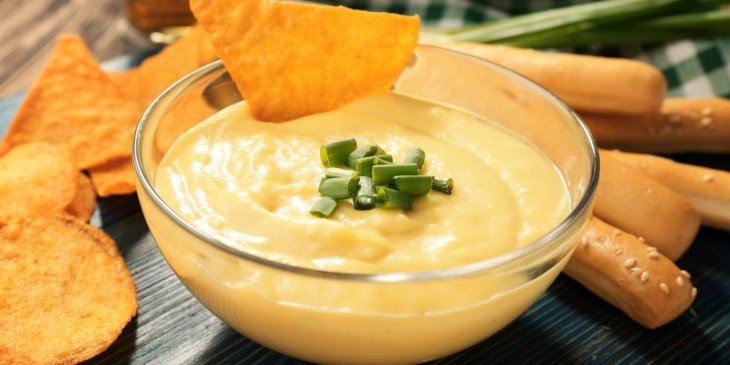 Как легко приготовить ароматный сырный соус: к макаронам, рыбке и овощам