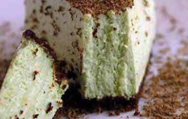 Чизкейк с чаем матча и шоколадным печеньем