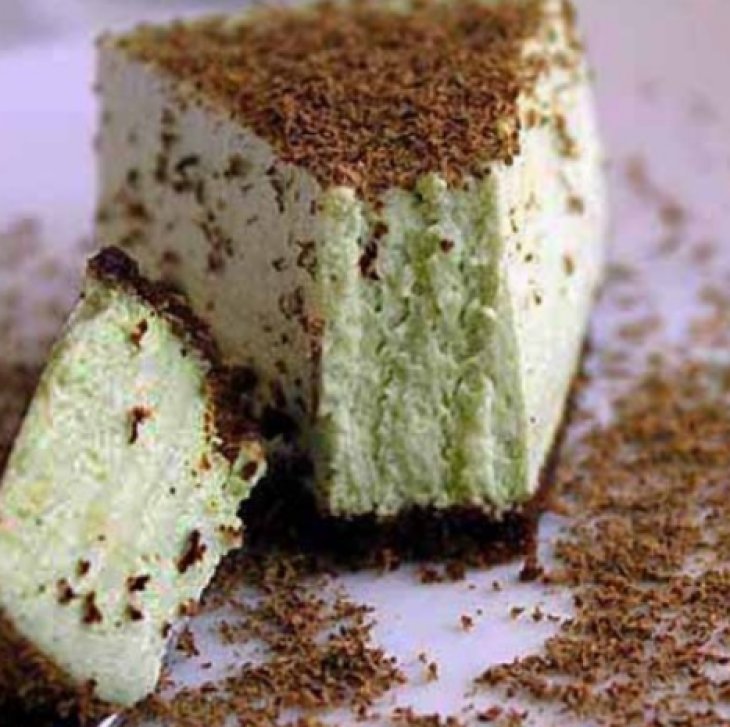 Чизкейк с чаем матча и шоколадным печеньем