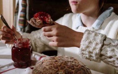 Хочеться солодкого чи солоного: як не переїдати на ніч і чим замінити шкідливі перекушування