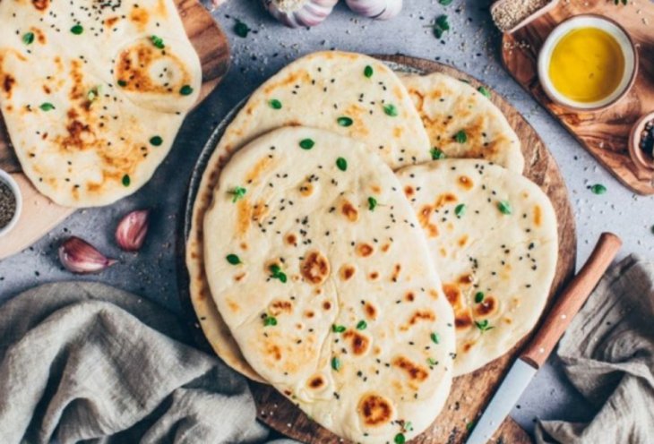 Индийские лепешки наан с чесночным маслом