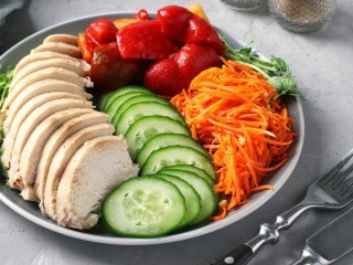 Які продукти зроблять салат справді корисним: 12 інгредієнтів, які радять дієтологи