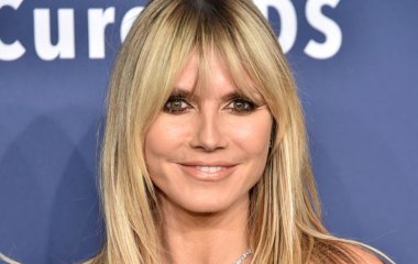 49-летняя Хайди Клум восхитила поклонников образом в экстремально коротком платье