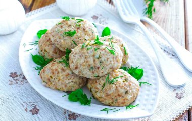 Как приготовить вкусные и сочные паровые котлеты из курицы, рыбы или другого мяса