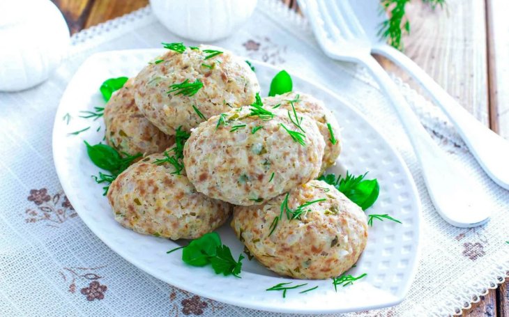 Как приготовить вкусные и сочные паровые котлеты из курицы, рыбы или другого мяса