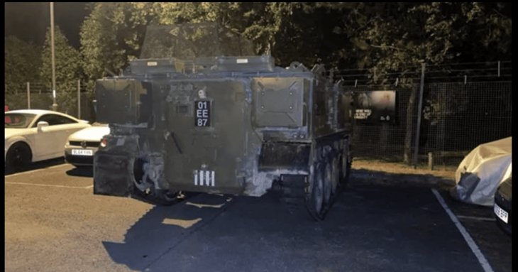 П'яні солдати вкрали 15-тонний бронетранспортер та нищили цивільні авто: фото