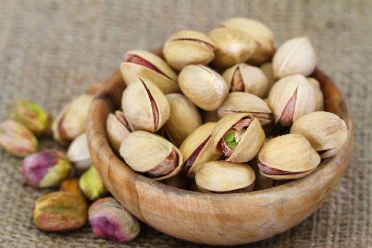 Американські кардіологи назвали фісташки продуктом, що допомагає у боротьбі з гіпертонією.