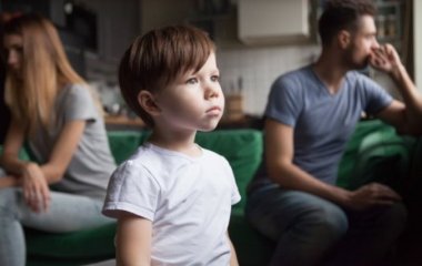 Вчені назвали помилки батьків, які можуть призвести їхніх дітей до алкоголізму.
