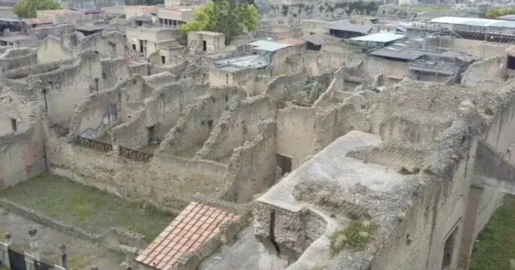 Моторошна краса: туристка показала місто-привид, яке знищила катастрофа (фото)