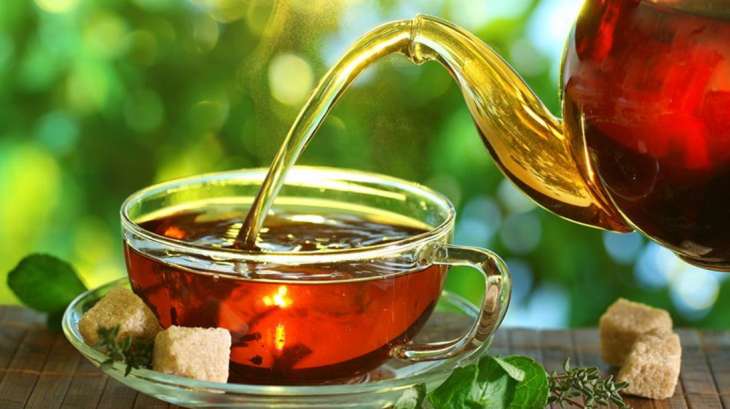 Диетолог рассказал об опасности чая с сахаром натощак