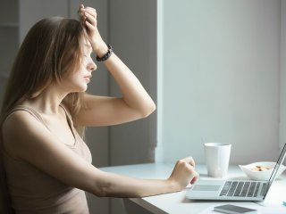 Названы методы, которые помогут избавиться от головной боли без таблеток