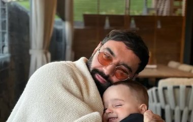 Дружина Козловського розчулила фото у вишиванках з 2-річним сином у важливий для нього день