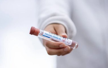 Чи може заражати інших людей із негативним ПЛР-тестом?