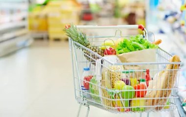 Небезпечна їжа: що не варто купувати у супермаркеті