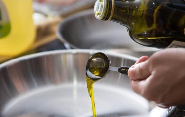 Смажене та не шкідливе? Названа найбезпечніша олія для смаження