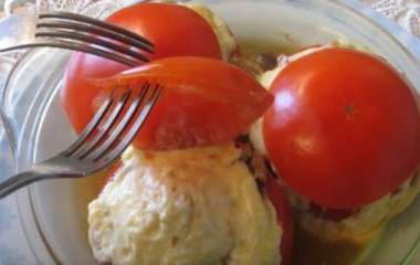 Ваши гости обязательно попросят рецепт: запеченные томаты с сыром и грибами