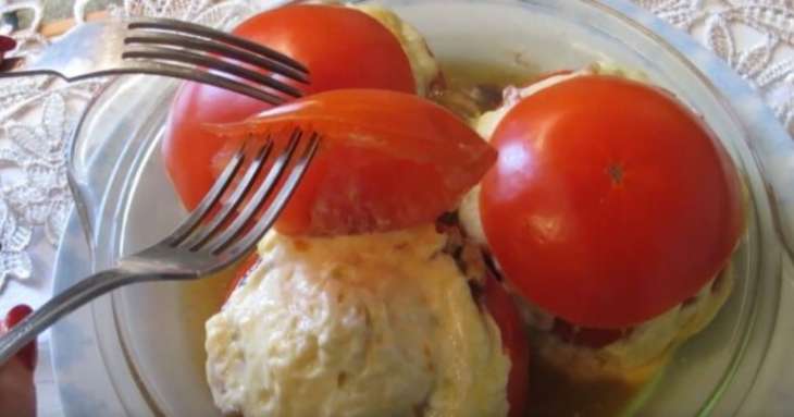 Ваши гости обязательно попросят рецепт: запеченные томаты с сыром и грибами