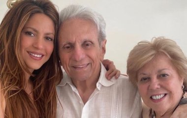 Шакира тронула Сеть редкими кадрами со своими родителями