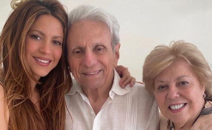 Шакира тронула Сеть редкими кадрами со своими родителями