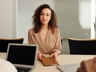 Кава на співбесіді: у Мережі розгорілася дискусія про правила працевлаштування