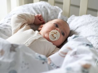 Деякі діти народжуються з дивними синіми плямами: вчені розкрили їхню справжню природу