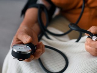 Названо найкориснішу ягоду для гіпертоніків: це не калина, не смородина й не чорниця