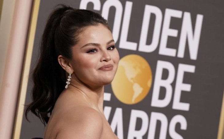 Селена Гомес продемонстрировала аппетитные формы во влажном купальнике