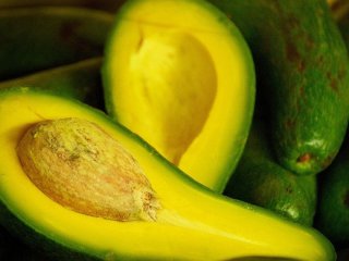 Як зробити твердий авокадо стиглим за 10 хвилин: шеф-кухарка розкрила лайфгак