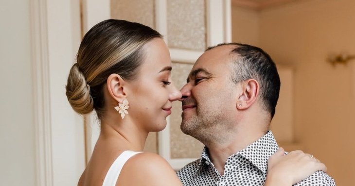 Віктор Павлік довів до сліз молодшу на 28 років дружину сюрпризом: 