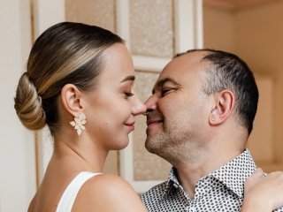 Віктор Павлік довів до сліз молодшу на 28 років дружину сюрпризом: