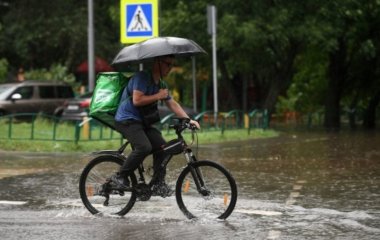 Лікар-дерматолог попередила про небезпеку прогулянок під дощем