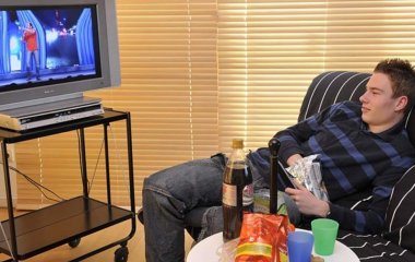 Дієтолог закликала не відволікатися на фільми під час їди