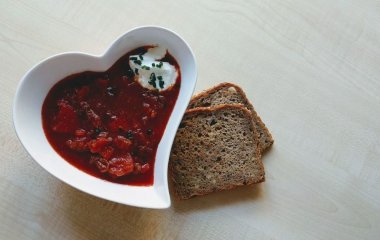 В яку воду потрібно кидати м'ясо, щоб борщ вийшов наваристим — цю помилку роблять найчастіше