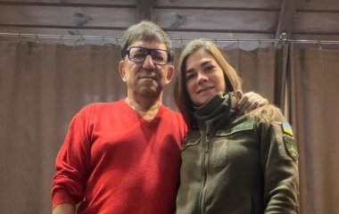 Донька Корогодського шокувала підозрою на хронічну недугу й показалася на службі: 