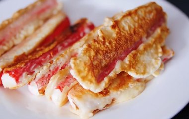 Когда гости уже на пороге: рецепт сочных крабовых палочек в кляре