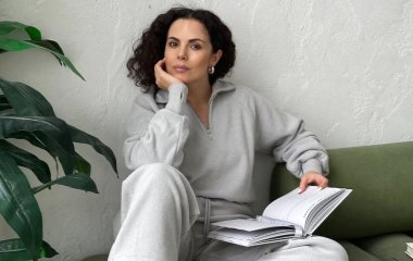 Настя Каменських на п’ятий день голодування загриміла до лікарні й показалася під крапельницею