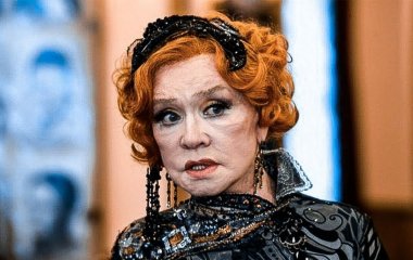Звезда фильма «Москва слезам не верит» Вера Алентова из-за пластики не может полностью открыть глаза