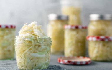 Терапевт пояснив, як квашена капуста допомагає у профілактиці деменції.